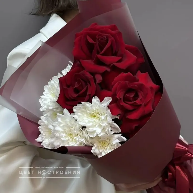 Букет из французских роз и хризантем