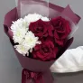 Букет из французских роз и хризантем