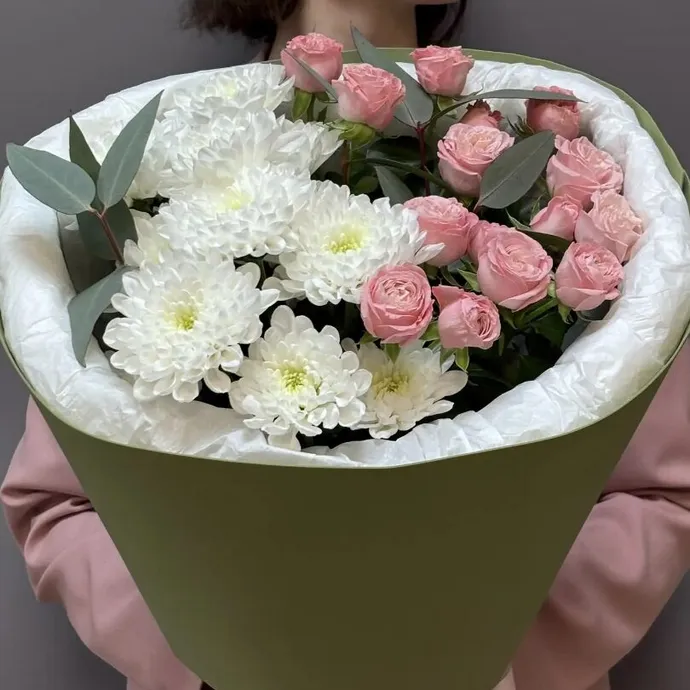Букет из кустовых роз и хризантем &laquo;Нежность&raquo;