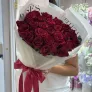25 красных роз Эквадор 60см в упаковке