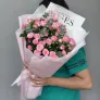 Букет из кустовых роз с эвкалиптом