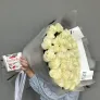 Подарочный набор: 41 белая роза и конфеты «Рафаэлло»