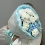 Сборный букет с голубой гортензией и диантусами