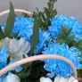 Композиция в сумочке хризантемы и гермини