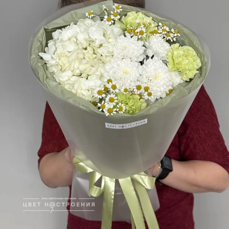 Букет с белой гортензией