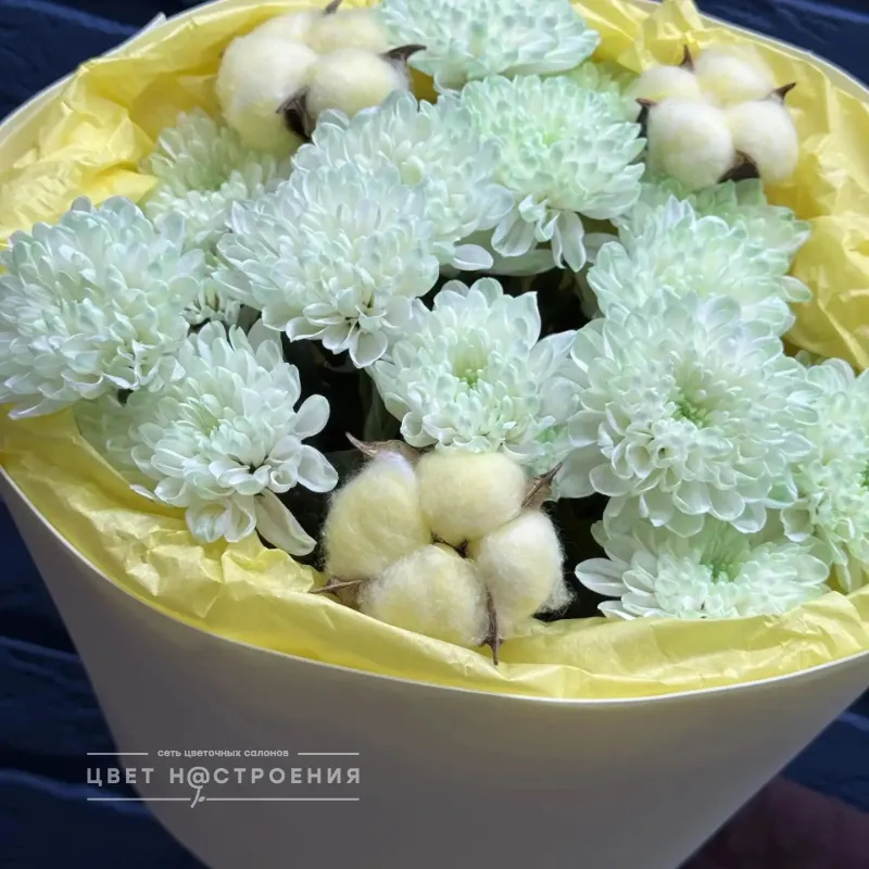 Букет №1 из желтых хризантем с хлопком