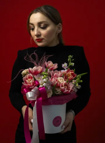 Поцелуй в летнем саду от интернет-магазина цветов в 