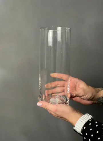 Прозрачная стеклянная ваза от интернет-магазина цветов в 