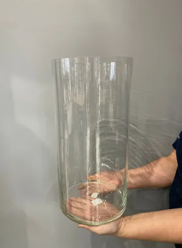 Высокая ваза из стекла от интернет-магазина цветов в 