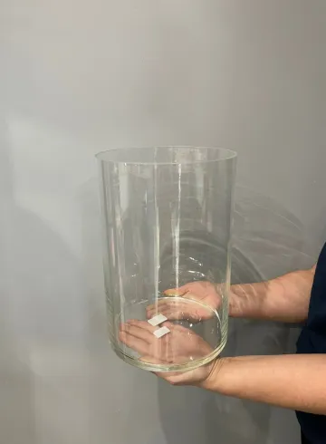 Стеклянная ваза от интернет-магазина цветов в 