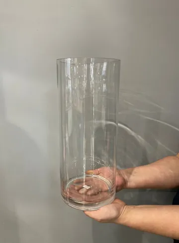 Прозрачная ваза от интернет-магазина цветов в 