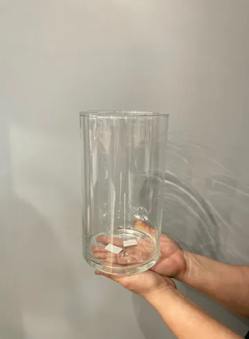 Прозрачная ваза из стекла от интернет-магазина цветов в 