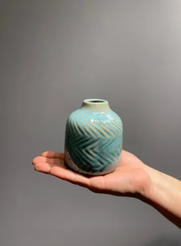 Керамическая ваза от интернет-магазина цветов в 