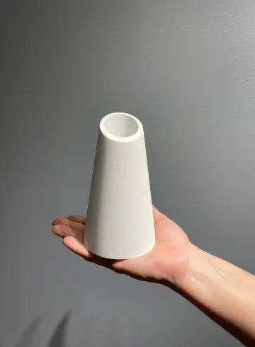 Ваза керамическая белая от интернет-магазина цветов в 