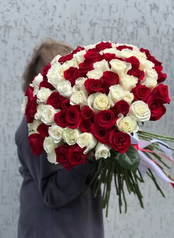 101 красно-белая роза от интернет-магазина цветов в 