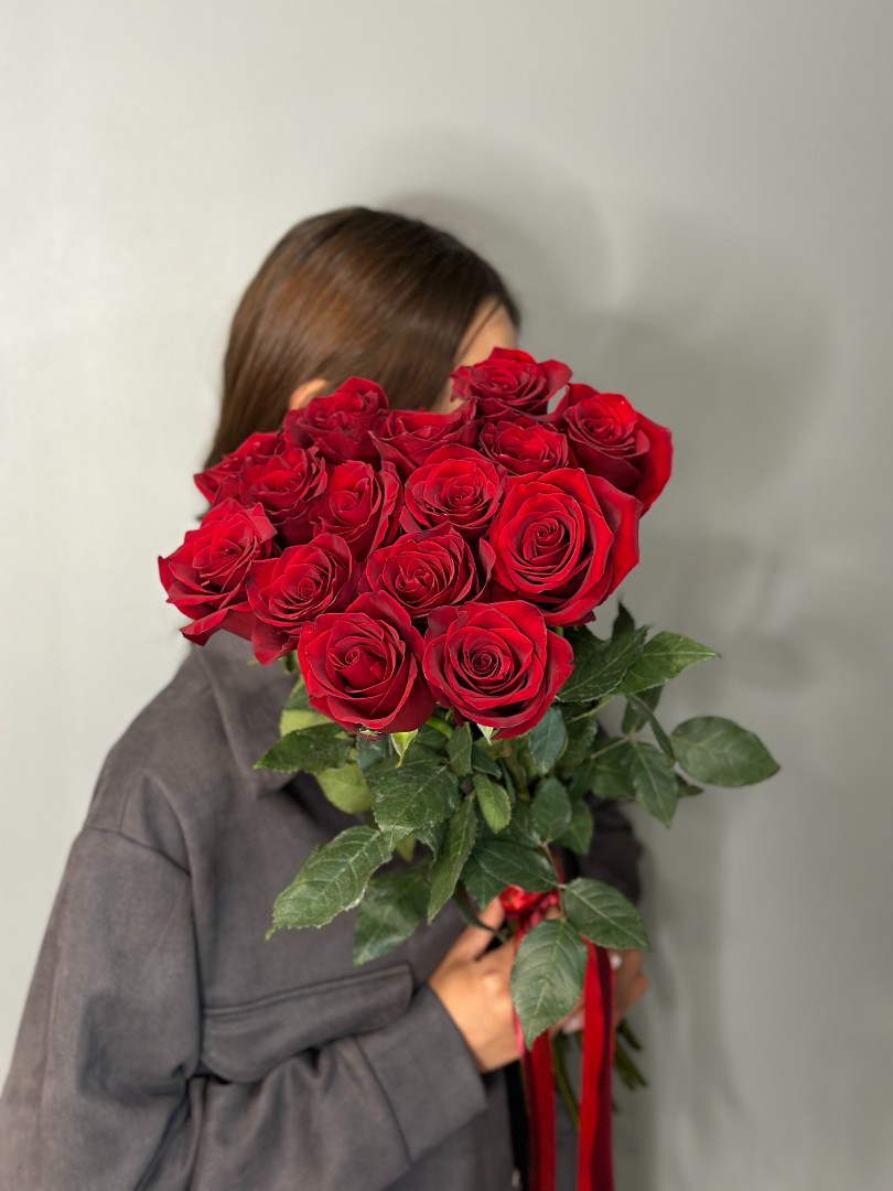 Красные розы Эквадор от интернет-магазина цветов в 