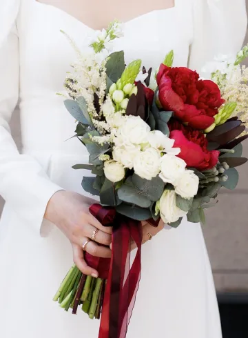 Свадебный букет &laquo;Клубничный поцелуй&raquo; от интернет-магазина цветов в 