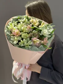 Букет из альстромерий «Цветочный комплимент»