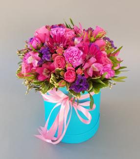 Цветы в шляпной коробке «Фламинго»
