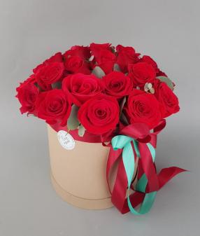 Цветы в шляпной коробке «С любовью»