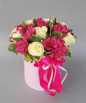 Цветы в шляпной коробке «Розовый закат»